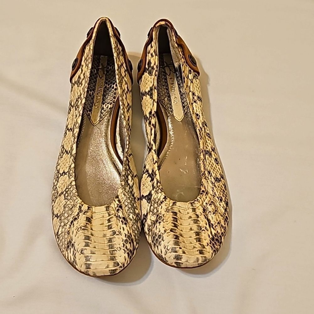 B. Makowsky Women’s “BM Rose” Snakeskin Ivory/Tan Flats 10